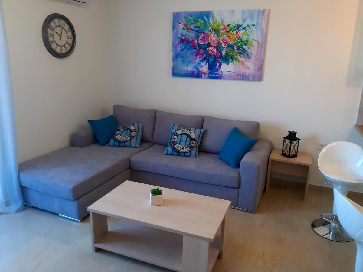 Central Apartment Near The Beach With Huge Private Terrace Loutraki  Exterior photo