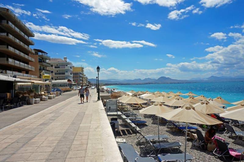 Central Apartment Near The Beach With Huge Private Terrace Loutraki  Exterior photo