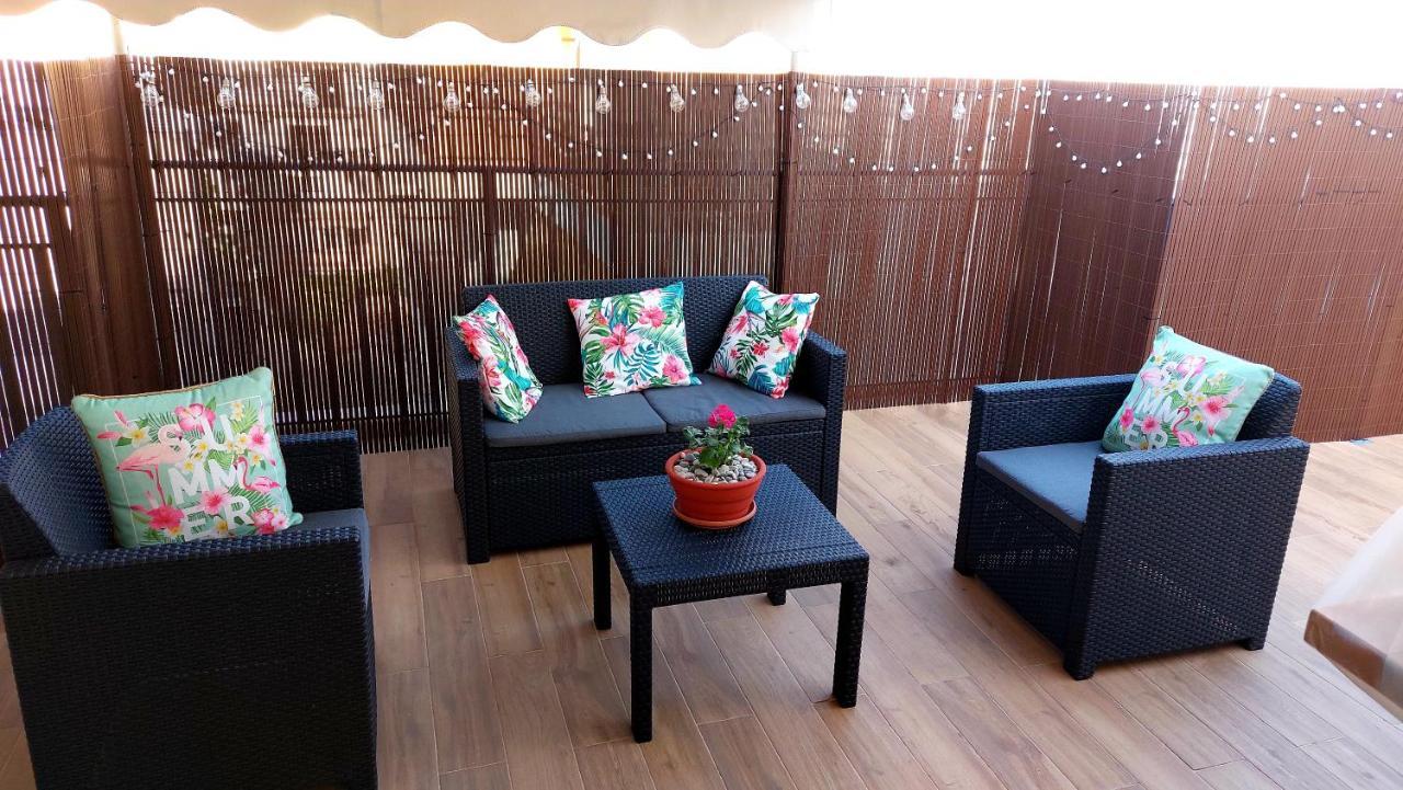 Central Apartment Near The Beach With Huge Private Terrace Loutraki  Exterior photo