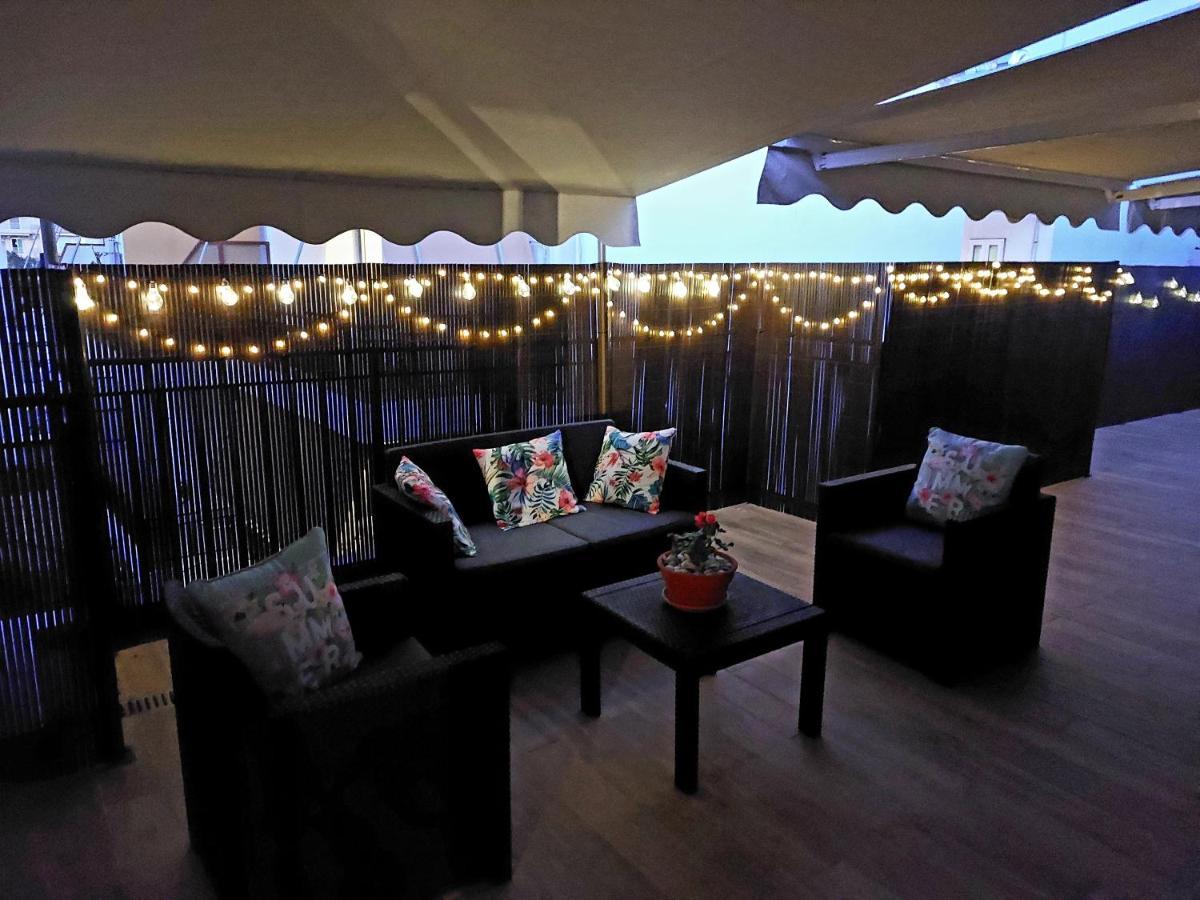 Central Apartment Near The Beach With Huge Private Terrace Loutraki  Exterior photo