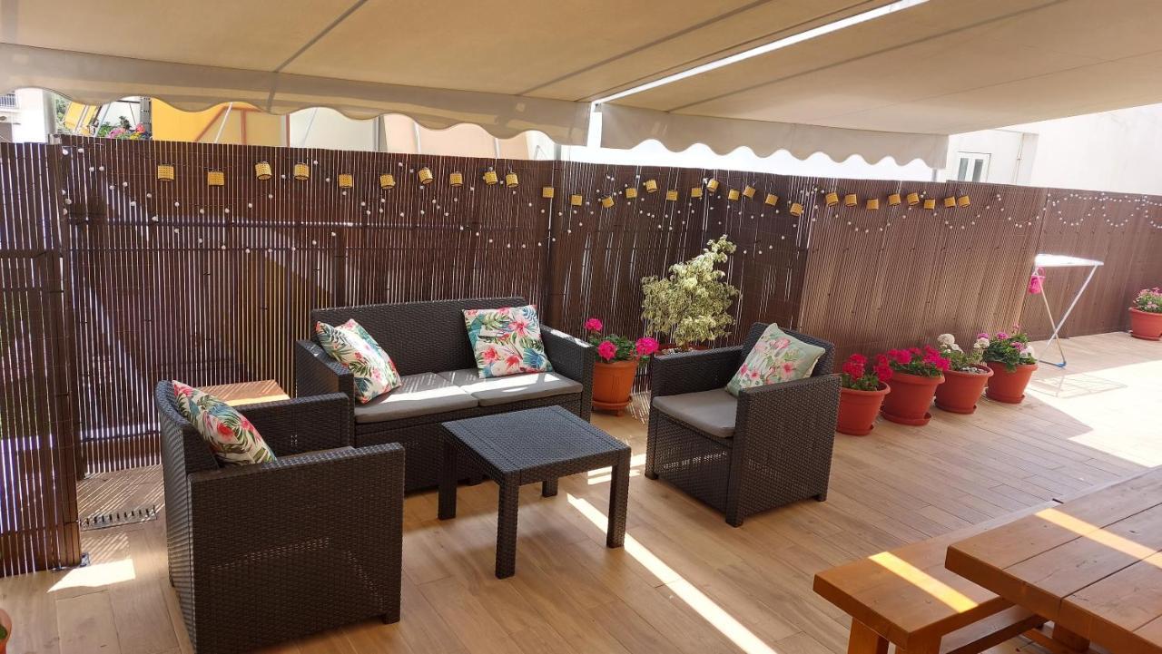 Central Apartment Near The Beach With Huge Private Terrace Loutraki  Exterior photo